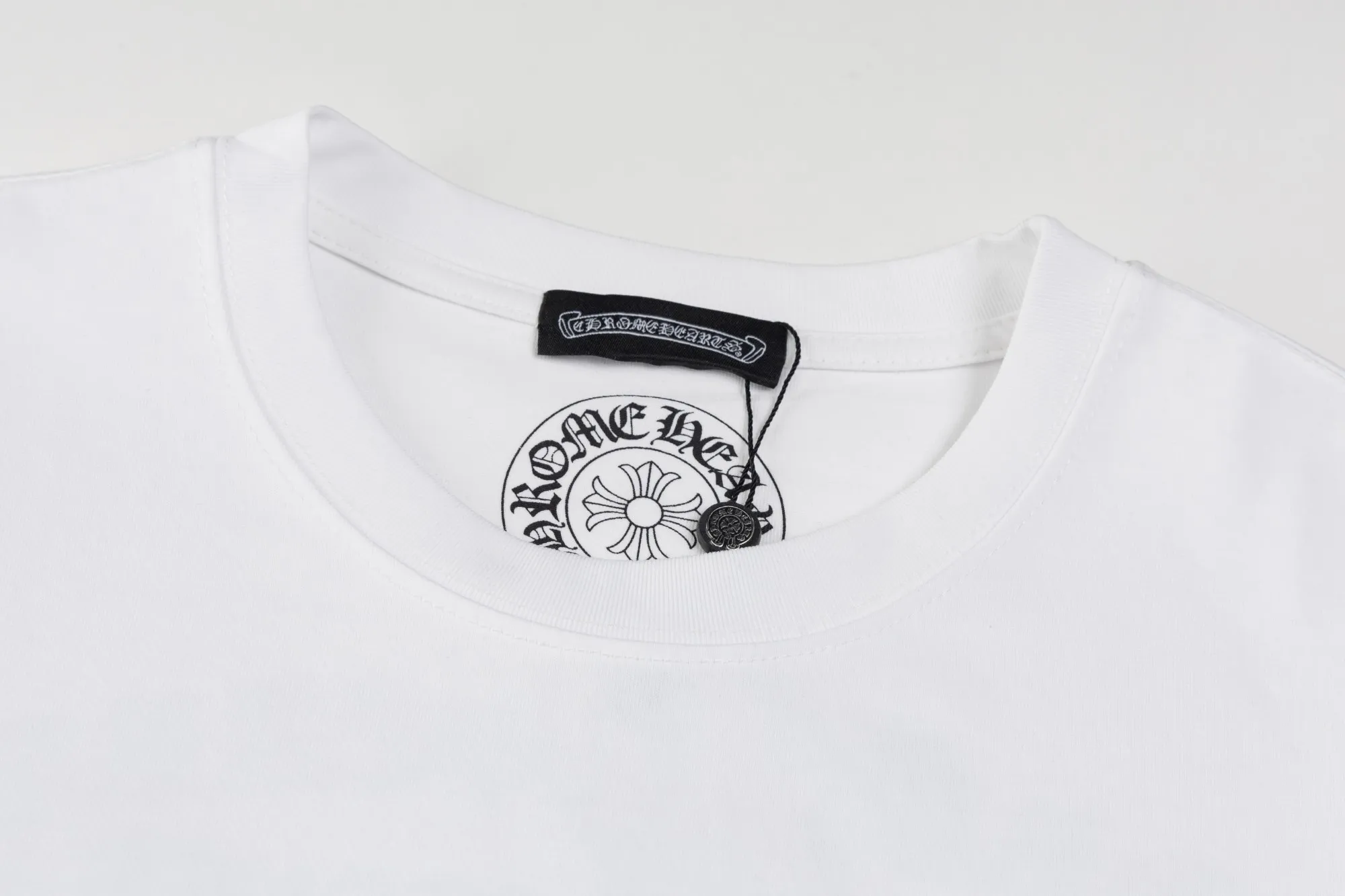 May Day Welfare Style 🅿️116 - Crow Heart Short-sleeved T-shirt, same style for men and women - Made of original 280g 100% cotton fabric, soft and comfortable, threads are dyed in the same vat with zero color difference, exclusive quality difference currency, welcome to compare - Color: White - Size: XS S M L